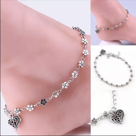 Jewelry - FIVE 🌟 Rated NWOT! Tibetan Silver Flower A…